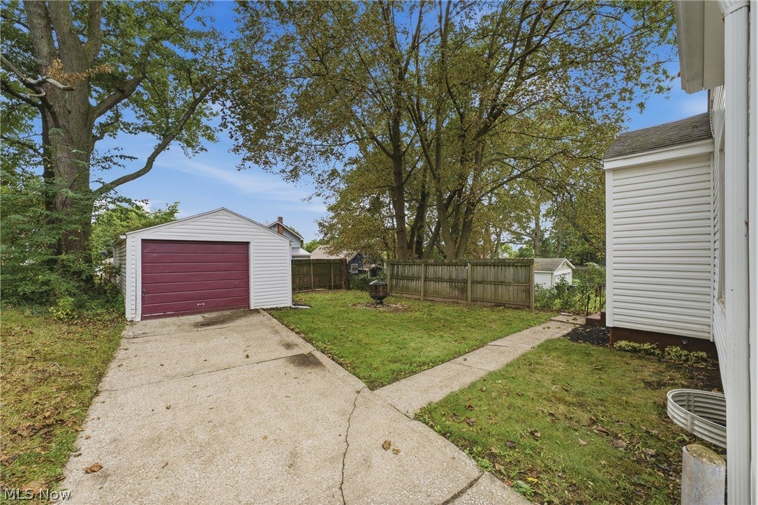 782 Saxon Avenue