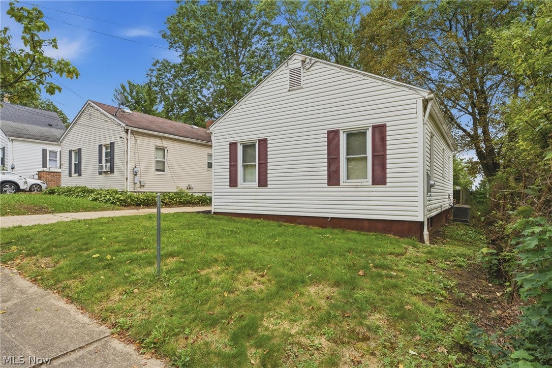 782 Saxon Avenue