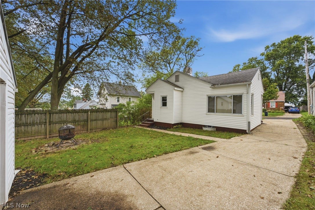 782 Saxon Avenue