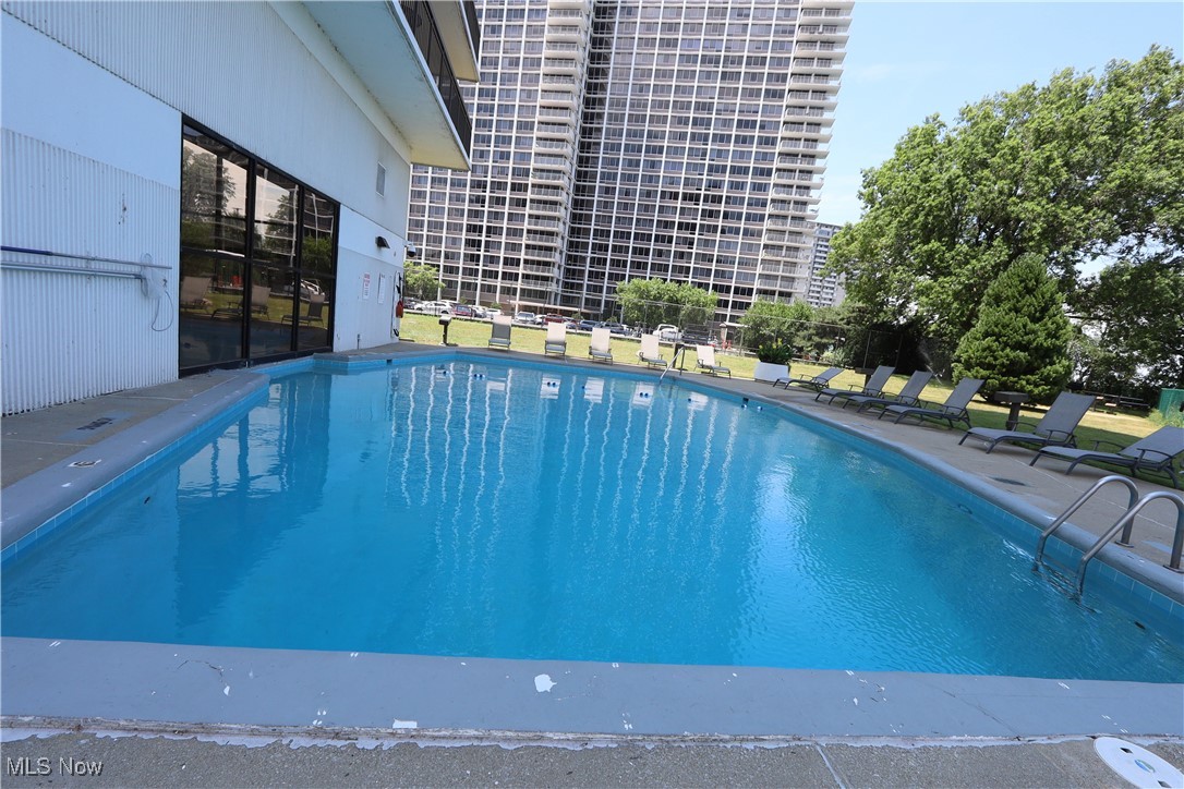 Meridian Condo - Residential