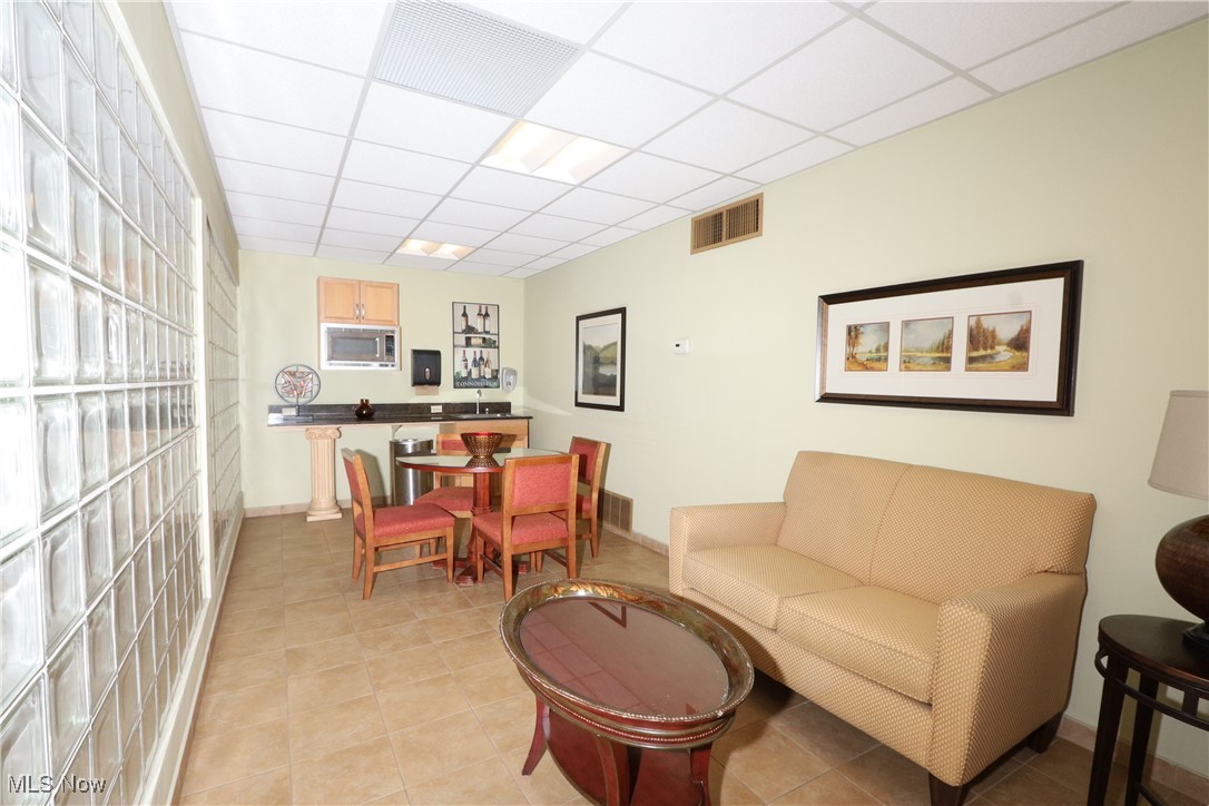 Meridian Condo - Residential