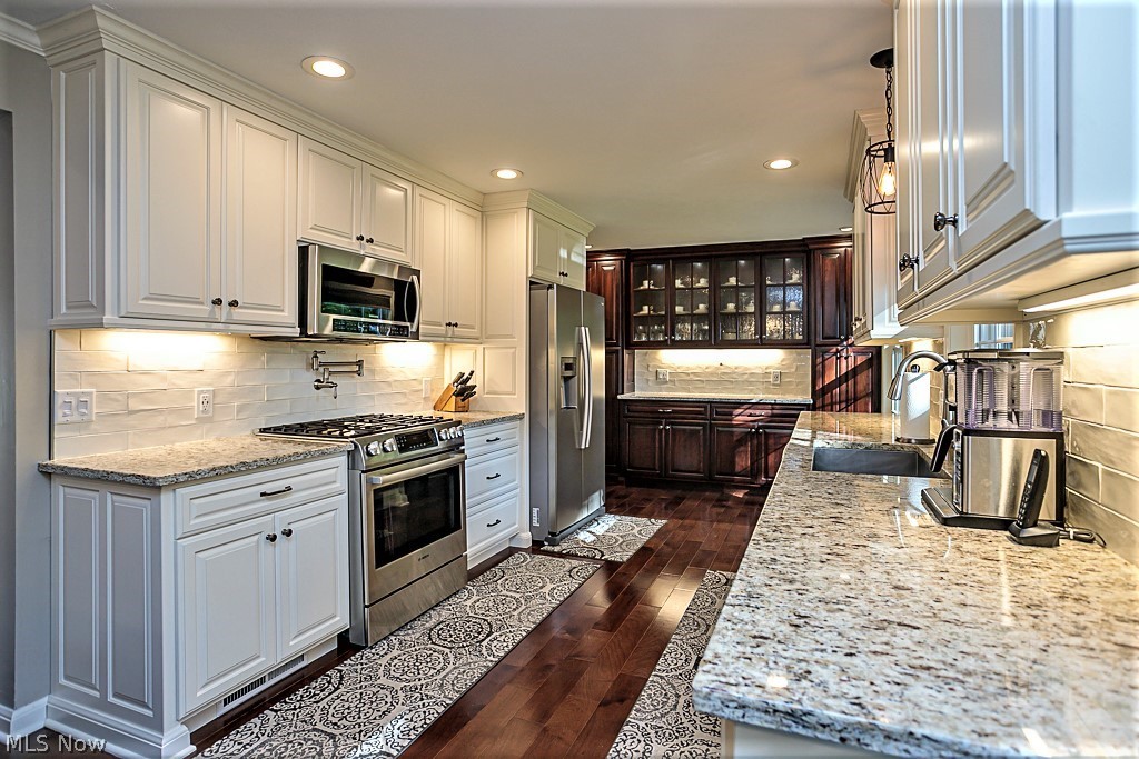 Sandwick Blvd. Inc. Gibson Dr. - Residential