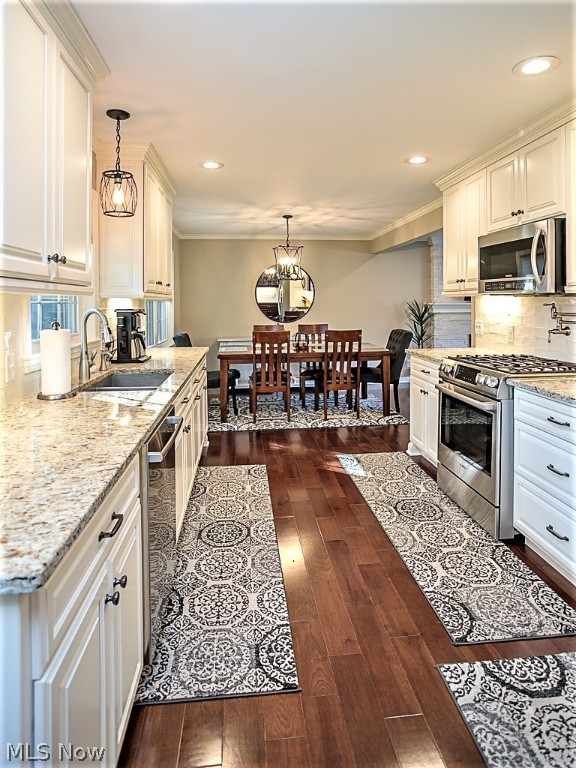 Sandwick Blvd. Inc. Gibson Dr. - Residential