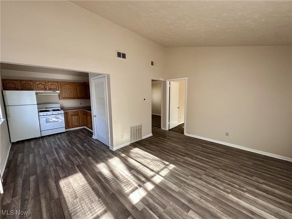 Photo of 281 Grove Street #281, Akron, OH 44302 (MLS # 5185366)