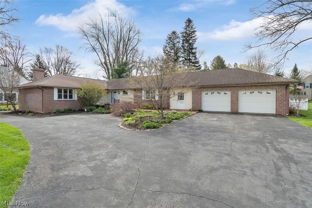 Photo of 314 E Paradise Street, Orrville, OH 44667 (MLS # 5201725)