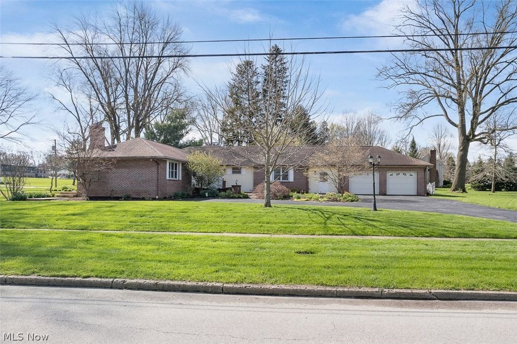 Photo of 314 E Paradise Street, Orrville, OH 44667 (MLS # 5201725)