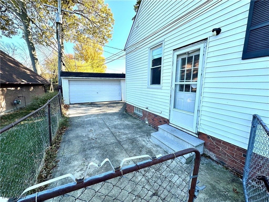 Photo of 33012 Lake Shore Boulevard, Willowick, OH 44095 (MLS # 5168273)