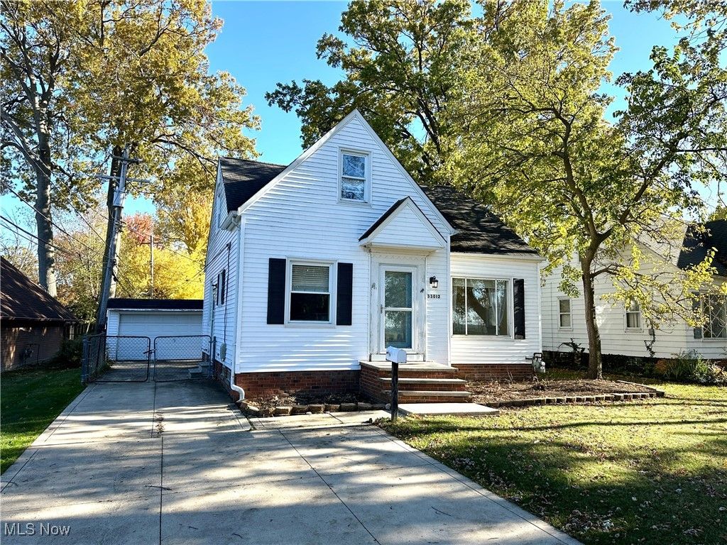 Photo of 33012 Lake Shore Boulevard, Willowick, OH 44095 (MLS # 5168273)