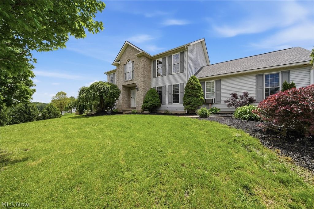 Photo of 14716 Lawmont Street, North Lawrence, OH 44666 (MLS # 5207397)
