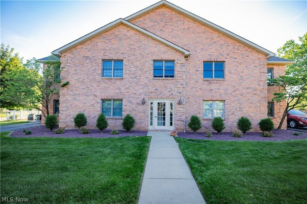 Photo of 1852 Massachusetts Avenue, Poland, OH 44514 (MLS # 5219142)