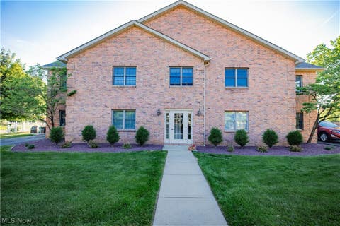 Condo For Sale - 1852 Massachusetts Avenue #8<br/> Poland, OH 44514