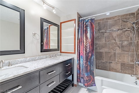 Tiny photo for 5283 Hickory Drive, Lyndhurst, OH 44124 (MLS # 5255057)