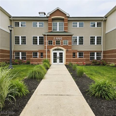 23002 Chandlers Lane Unit 101, Olmsted Falls, OH 44138 - #: 5127528