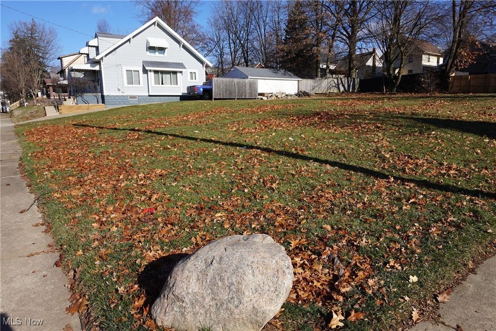 Photo of 2083 17th Street SW, Akron, OH 44314 (MLS # 5178186)