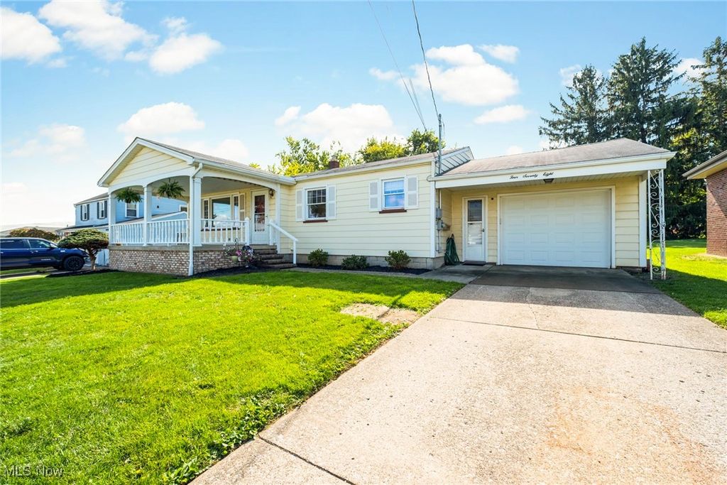 Photo of 478 W Harvey Street, Struthers, OH 44471 (MLS # 5164613)