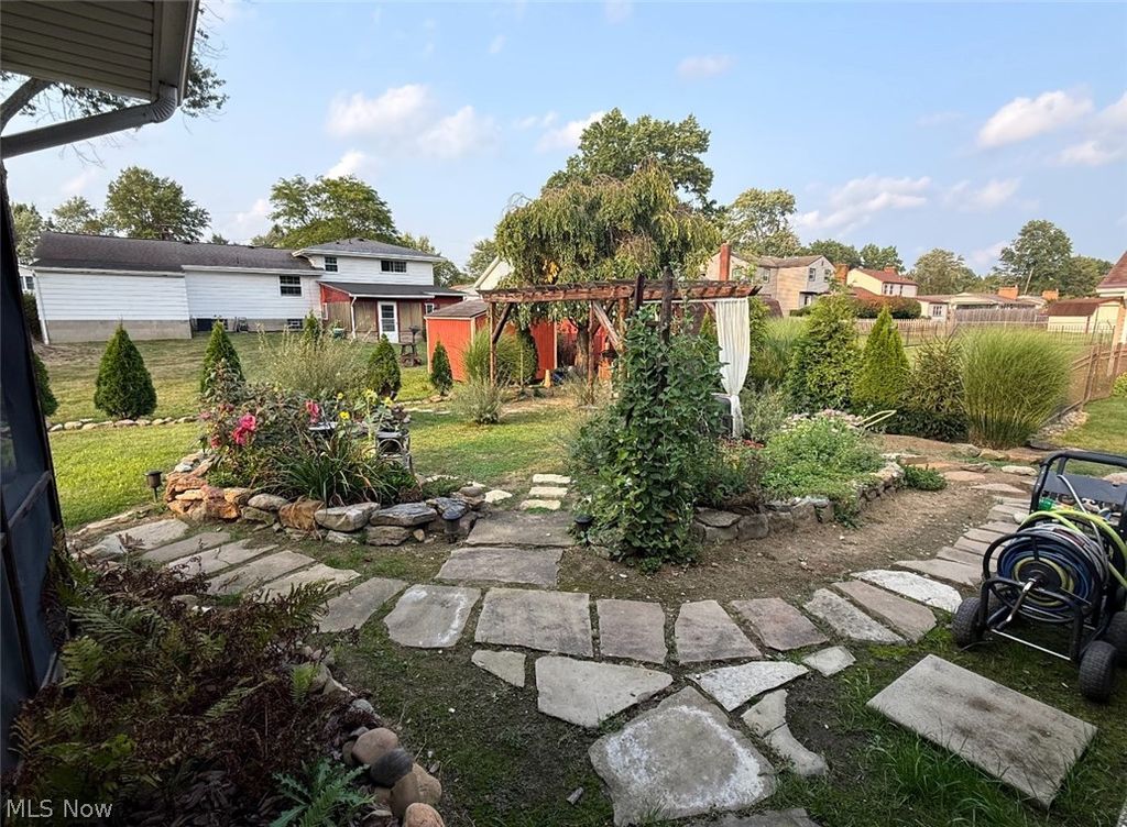 Photo of 3354 Sandalwood Lane, Austintown, OH 44511 (MLS # 5188414)