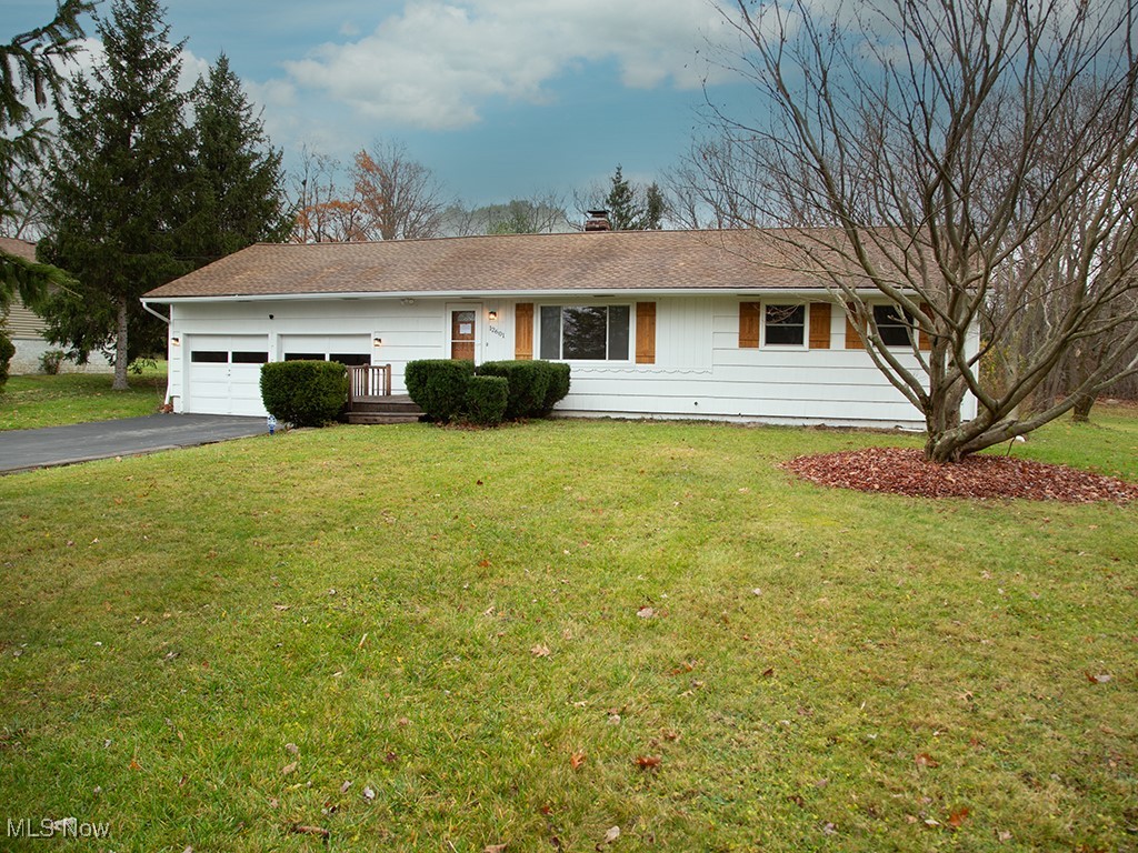 12601 Hovey Drive, Chesterland, Ohio image 1