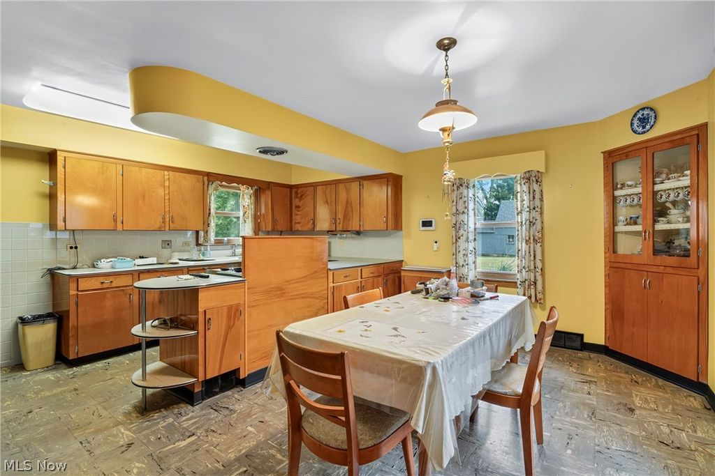 Photo of 1861 Lexington Avenue NW, Warren, OH 44485 (MLS # 5221304)