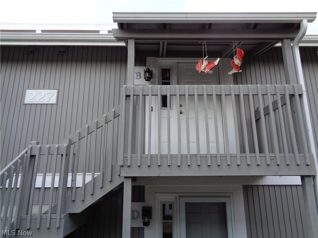 Welcome second floor 2 bedroom and 2 bath, screened porch with water view. Newer paint, furnace, hot water tank. Cathedral ceiling in great room, gas fireplace. Appliances in kitchen, breakfast bar. One Year America's Preferred Home Warranty.