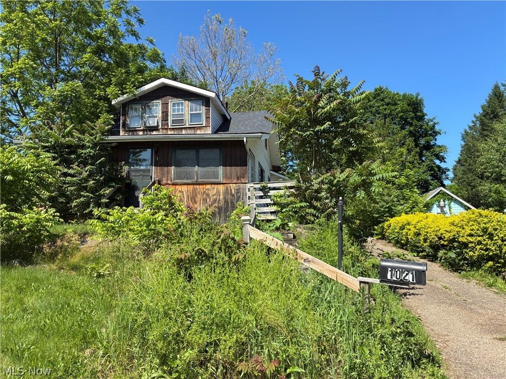 Photo of 1021 Lakeview Avenue NW, Canton, OH 44708 (MLS # 5215003)