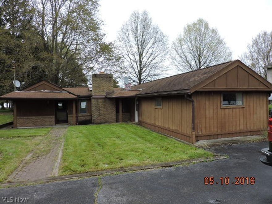 Enjoy the lake year round in this ranch style home that offers view of the lake from rear enclosed patio and back yard. This is going to need work but such potential in this private lake community of Jewel Bay. Please obey 10MP speed limit. This home offers 2 bedrooms, 2 full baths, kitchen plus dining area and living room with FP. Utility room set up for laundry as well. Oversized 3 car detached garage and paved parking. NOTE this home shares a well with neighboring house. Lands do not run clear to the lake. Lands up to the lake are owned by Army Corp. HOA fee is annual plus an additional 25.00 initial registration fee. State Dock fees run $110 per year plus $500 for alum dock. All docks are thru Army Corp. o The purchaser must be buying the home as their primary residence during the initial 20 days of listing, without competition from investors. This property is eligible under the Freddie Mac First Look Initiative through 06/15/2016- Buyer must comply with TCBOH septic test, repairs