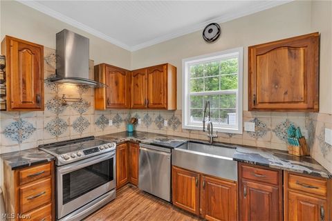 Tiny photo for 33932 Roberts Road, Eastlake, OH 44095 (MLS # 5209163)