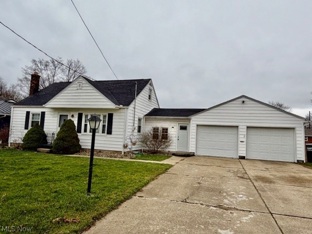 Photo of 918 15th Street SW, Massillon, OH 44647 (MLS # 5196785)