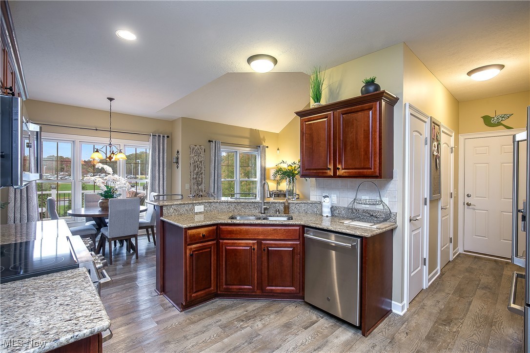 Rolling Green 01 - Residential