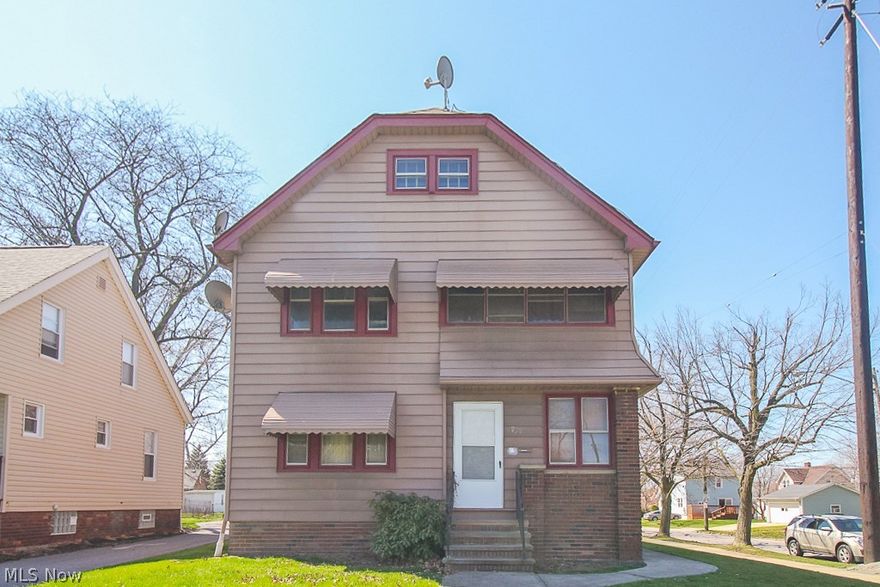 954 E 239 St, Euclid - Lovely 2 bed 1 bath UP unit in duplex!

$795 rent / Deposit Free Option via RHINO! Ask us about this program today for all approved applicants!
$40 application fee per adult
1-2 pets OK w/ approved PetScreening & PetFee (Some breed restrictions apply per HUD guidelines)
NO SMOKING
1 time $99 non-refundable set up fee paid at lease signing

$30/month required resident benefit package; can include personal property/liability insurance for an additional $5/month for $35/month total.

All applicants are required to fill out a PetScreening application, found on our website/app before being processed. Even if you have NO pets - this app must be filled out. 1 time, non-refundable pet fee of $200-300 per animal applies to all pets & must be paid prior to or when you pay your 1st month rent. (No fee for qualified assistance animals)

Our application is processed through secure site: Findigs. They require ID & income verification. Without this, your app will no