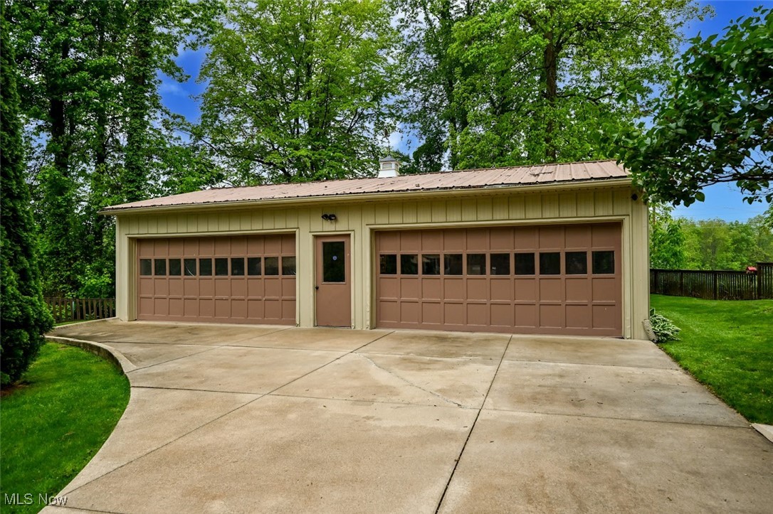 240 Waterside Drive, Medina, Ohio image 6