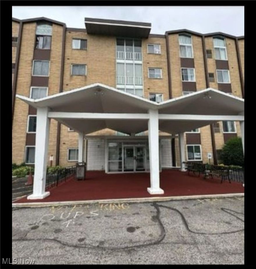 Welcome to Kings Path Condos, where everything you need is close and in the heart of North Olmsted. From Shopping to Dining, to a short distance from Great Northern Mall and local freeways. This two bed one bath Condo is ready for its new owner, and a perfect place to call home. Schedule your showing today with your favorite Realtor.  Property is being sold as is.