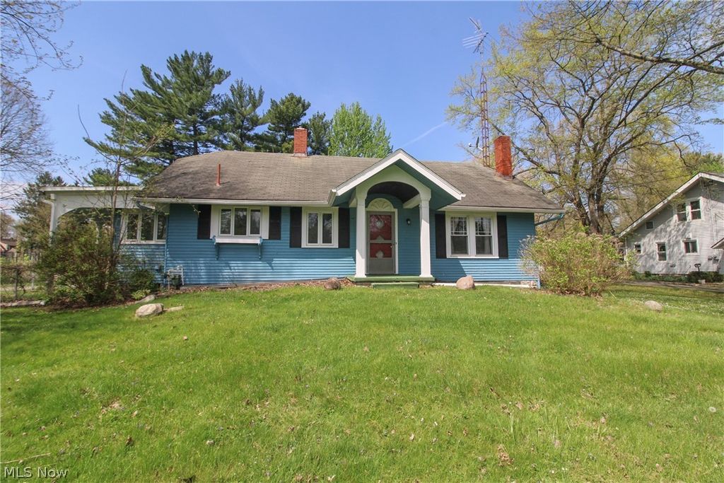 Photo of 628 North Road SE, Warren, OH 44484 (MLS # 5204386)