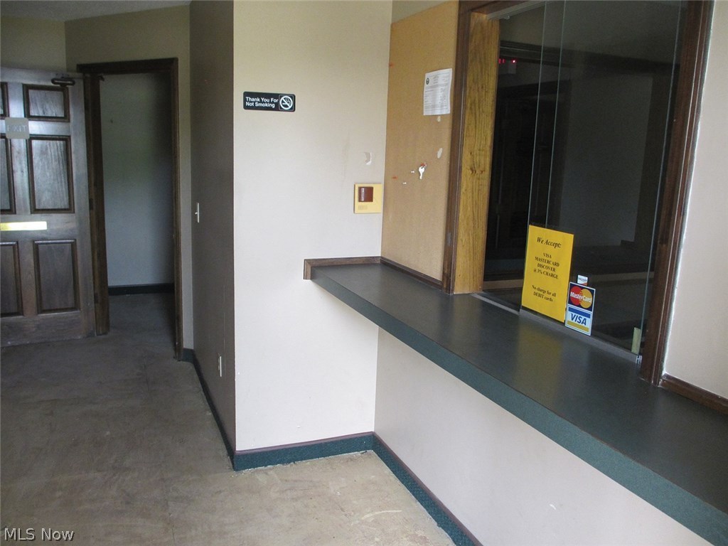 Village/Hartville - Commercial Sale