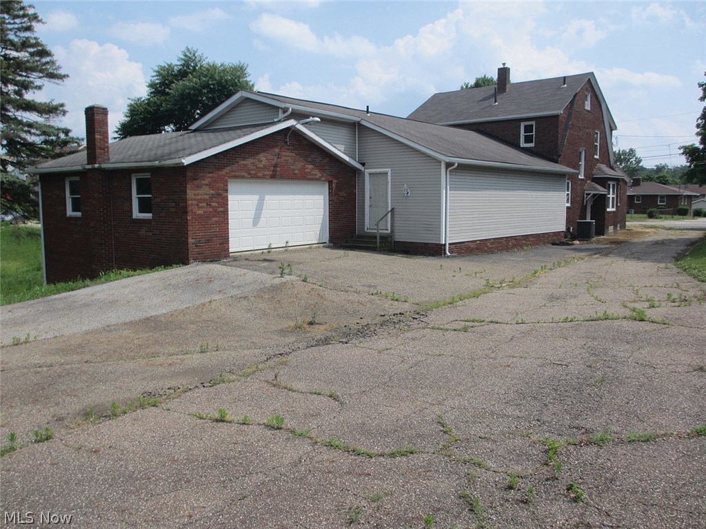 Village/Hartville - Commercial Sale