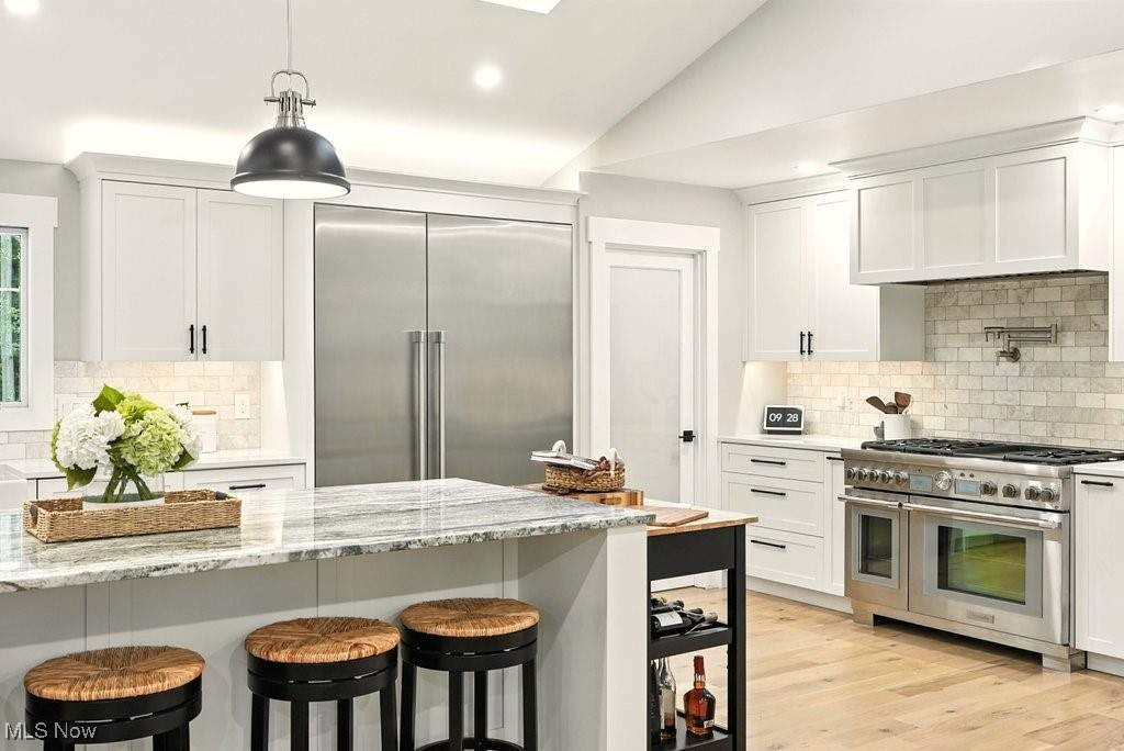 Moreland Hills, Ohio 44022, United States, 3 Bedrooms Bedrooms, ,3 BathroomsBathrooms,Residential,Active,225373