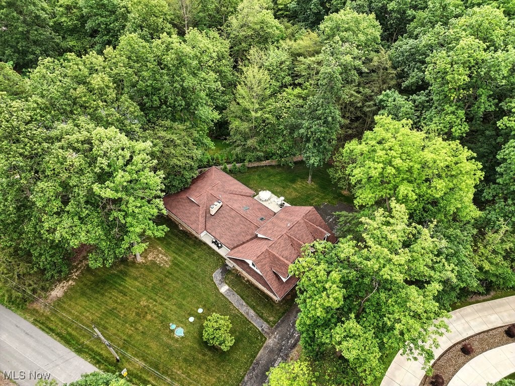 Moreland Hills, Ohio 44022, United States, 3 Bedrooms Bedrooms, ,3 BathroomsBathrooms,Residential,Active,225373