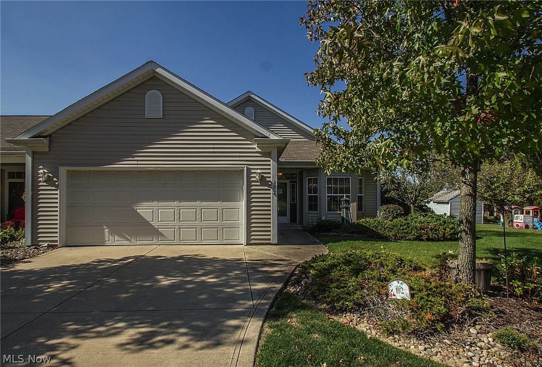 An exquisite opportunity in Seven Hills awaits in this inviting over 55 community end unit! At almost 1500 square feet on one floor with high ceilings, this contemporary but charming condo provides generous space in a central location minutes from retail, public transportation, I-77 and downtown. Enjoy community living yet with the quiet and privacy of a patio and side yard. Maintenance free outside and easy maintenance inside, it's all here for the buyer who will do nothing but enjoy. Call today for a showing.