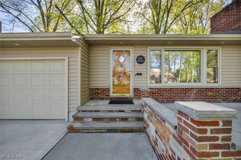 Photo of 117 Tomahawk Drive, Avon Lake, OH 44012 (MLS # 5207312)