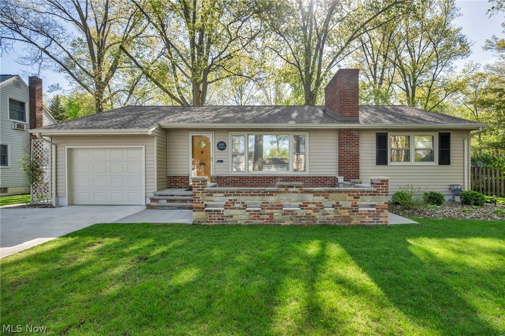 Photo of 117 Tomahawk Drive, Avon Lake, OH 44012 (MLS # 5207312)