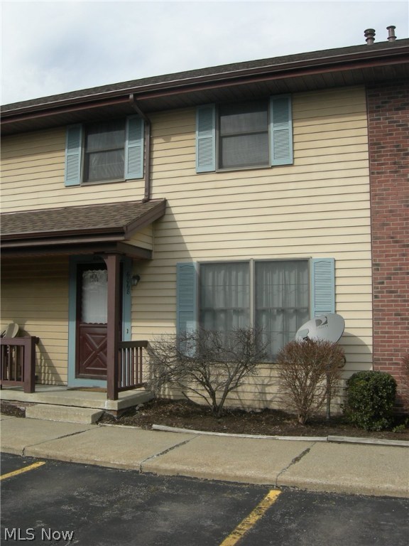 Applecrest Condo - Residential