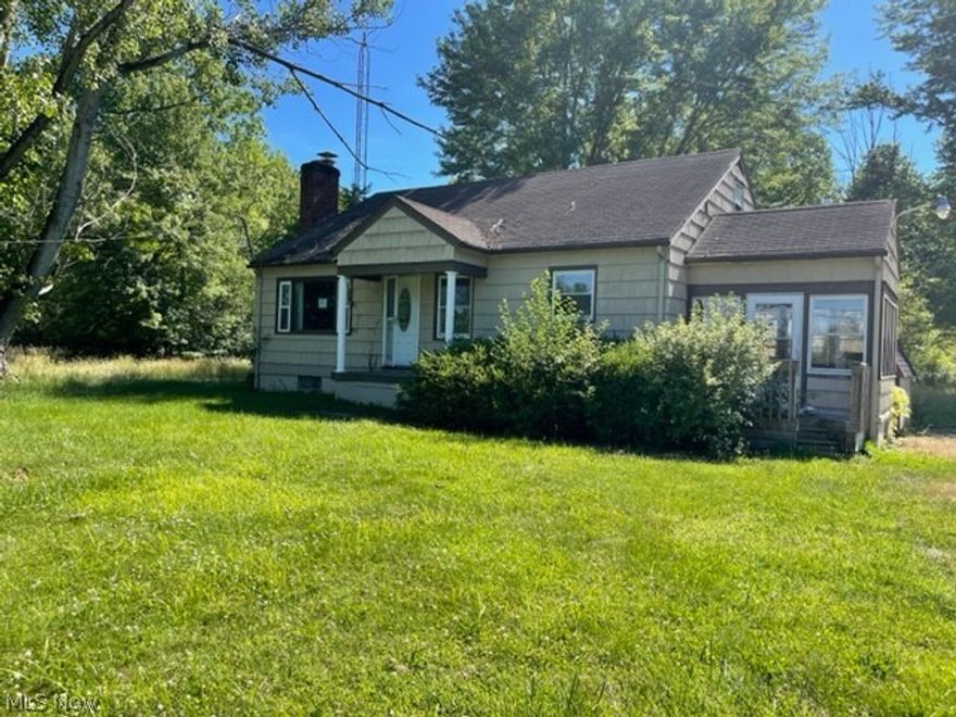 This property is a 2-3 bedroom ranch, living room with fireplace, enclosed patio area, full basement and deck.