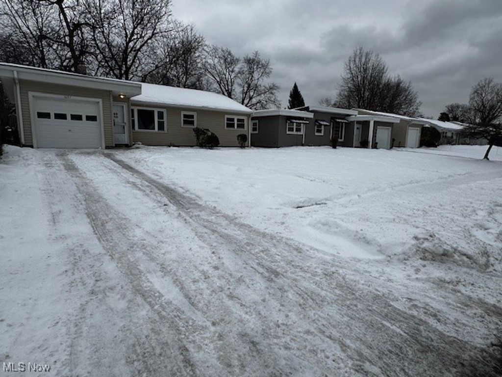 Photo of 1697 Hawthorne Drive, Mayfield Heights, OH 44124 (MLS # 5175491)