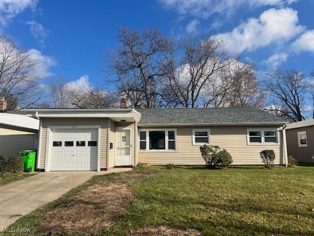 Photo of 1697 Hawthorne Drive, Mayfield Heights, OH 44124 (MLS # 5175491)