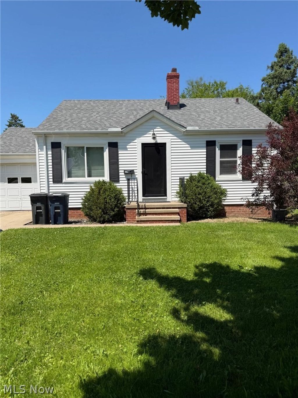 Photo of 5141 Bridgewater Road, Lyndhurst, OH 44124 (MLS # 5207399)