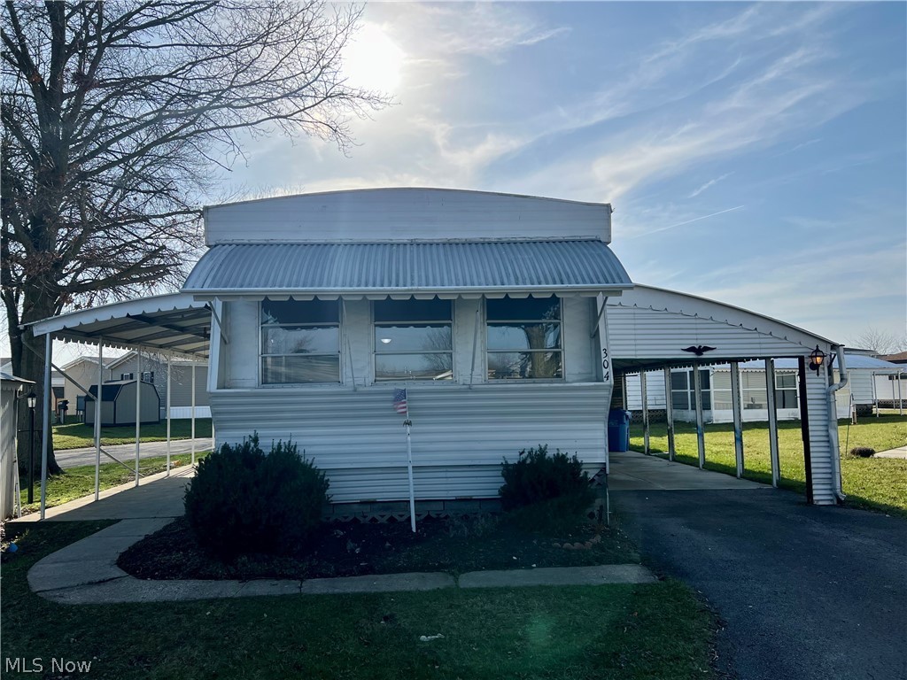 View Elyria, OH 44035 house