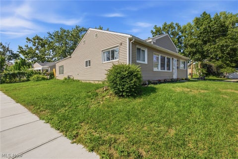 Tiny photo for 4320 E 173rd Street, Cleveland, OH 44128 (MLS # 5237640)