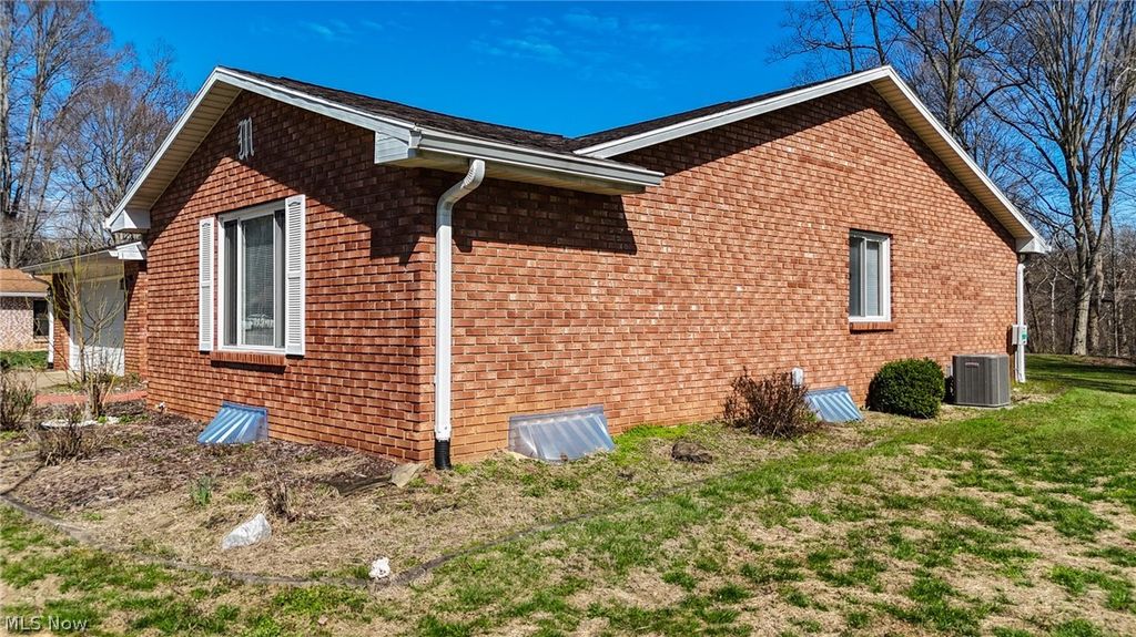 Photo of 206 Ellsworth Drive, Marietta, OH 45750 (MLS # 5196250)