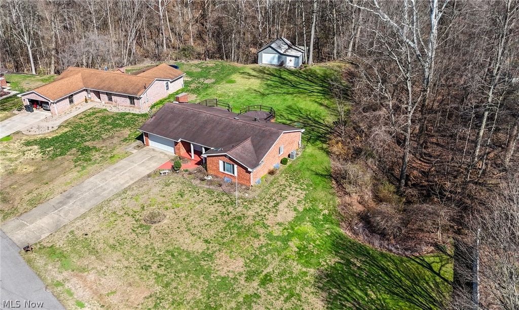 Photo of 206 Ellsworth Drive, Marietta, OH 45750 (MLS # 5196250)