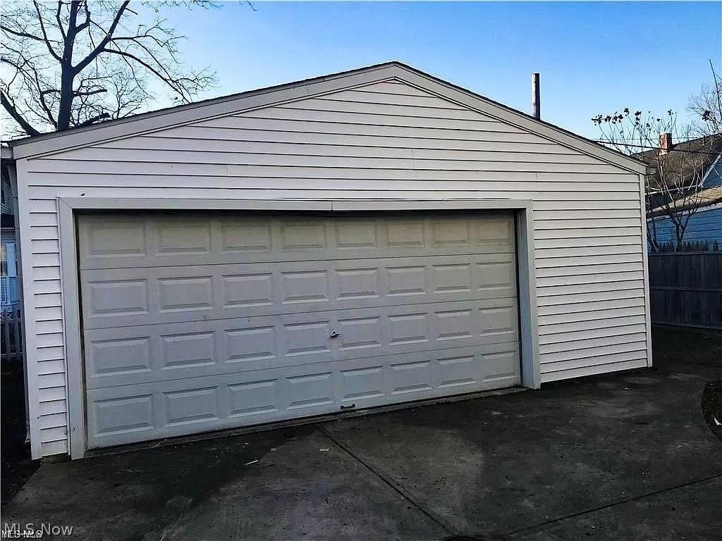 Matthews & Gilberts 03 - Residential Lease