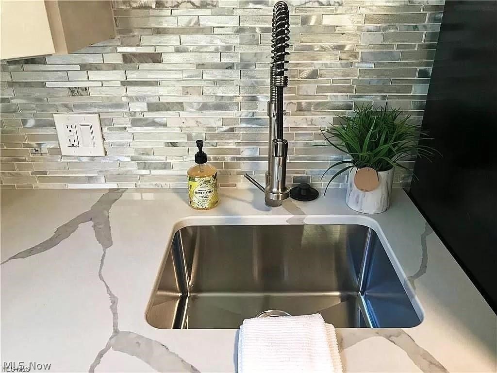 Matthews & Gilberts 03 - Residential Lease